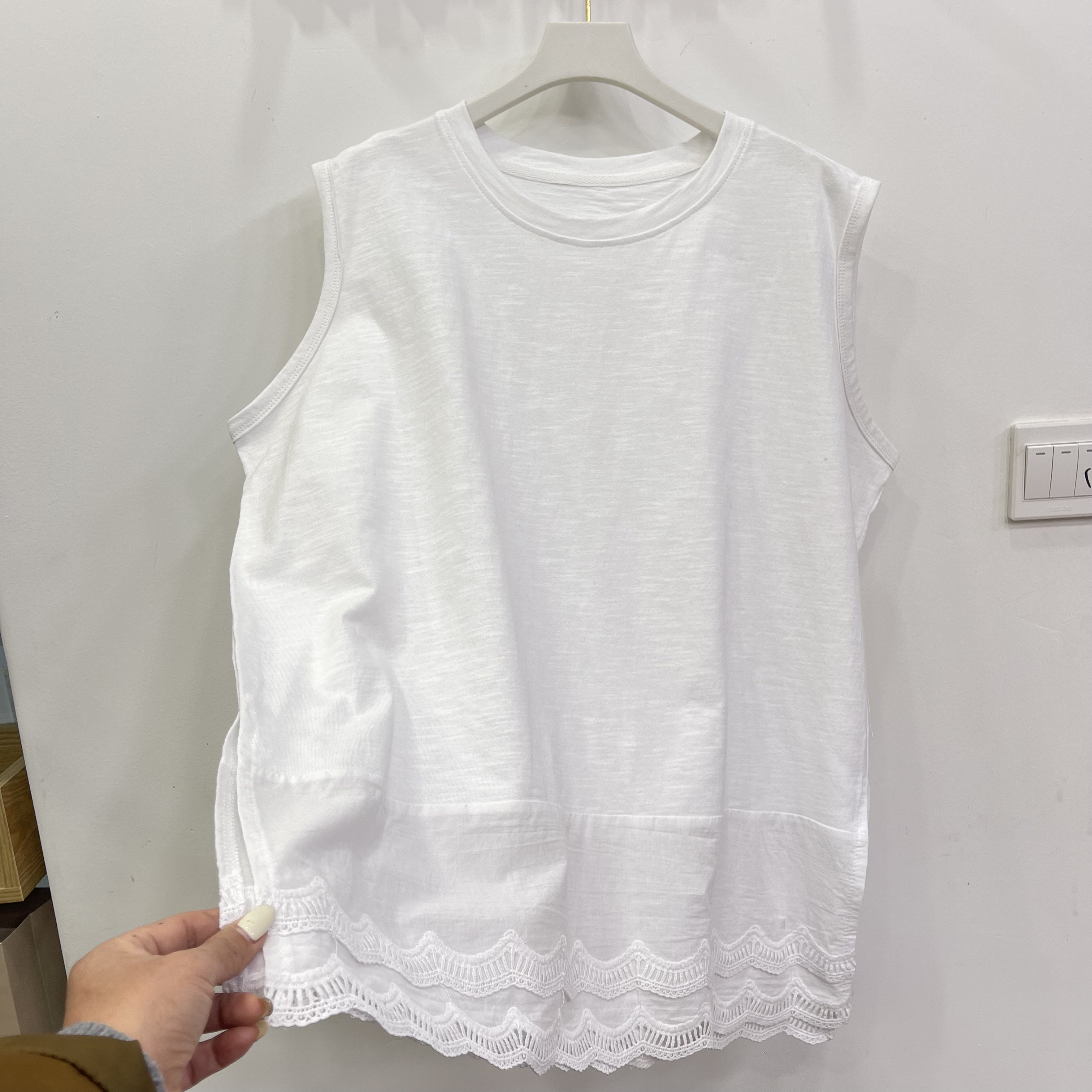 317花边圆领套头无袖背心打底衫女