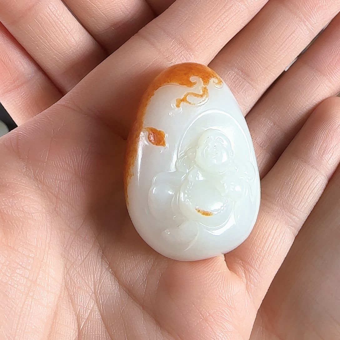 和田玉挂件未镶嵌在**哈