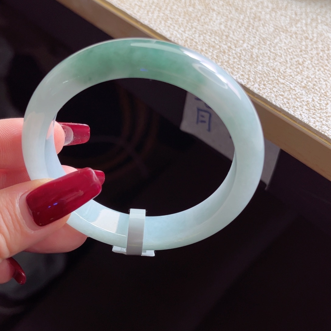 翡翠手镯未镶嵌手镯