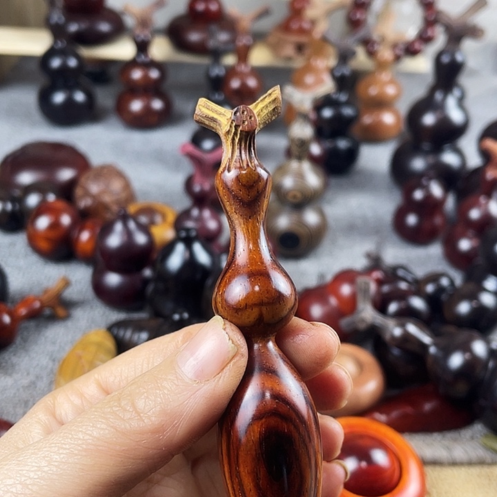 一***斤大叶紫檀（黑酸枝木类）