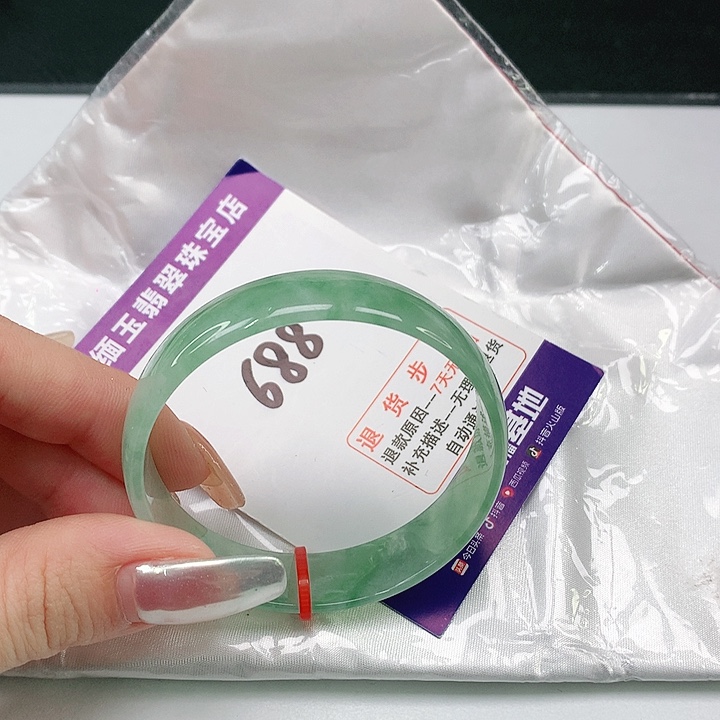 翡翠手镯未镶嵌翡翠手镯