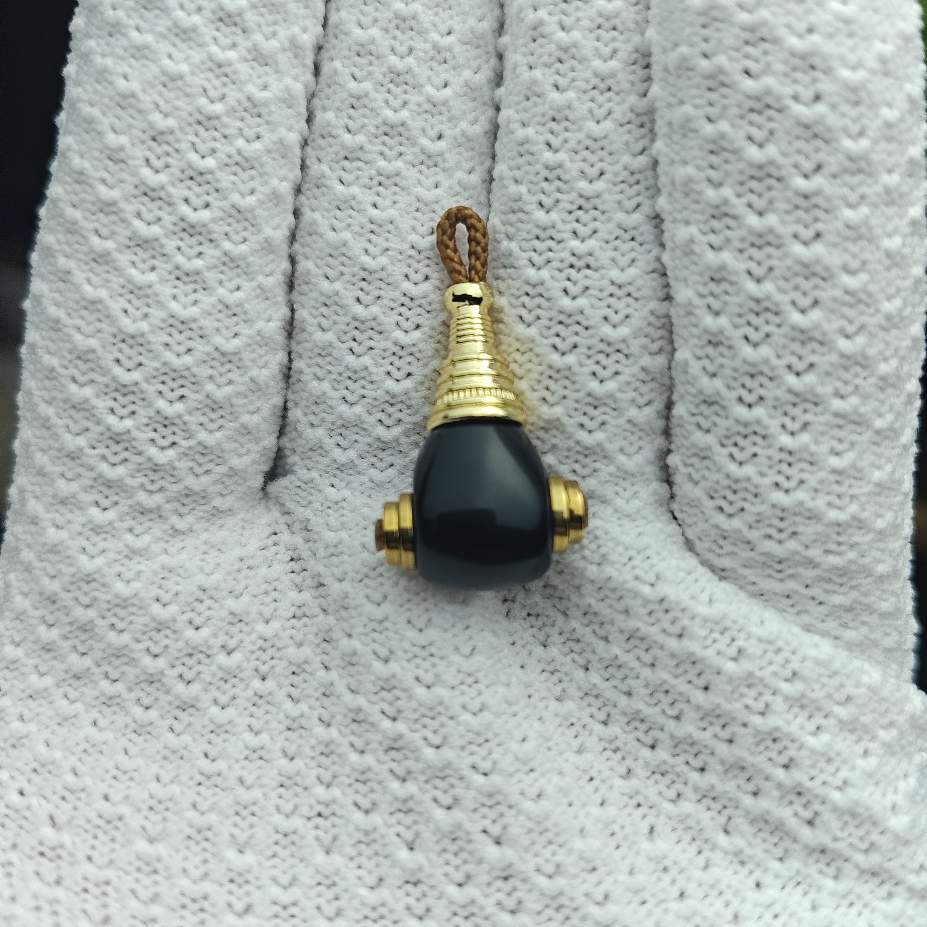 黑武士，黑玛瑙，分体三通，塔头金色，宽度对孔约10mm