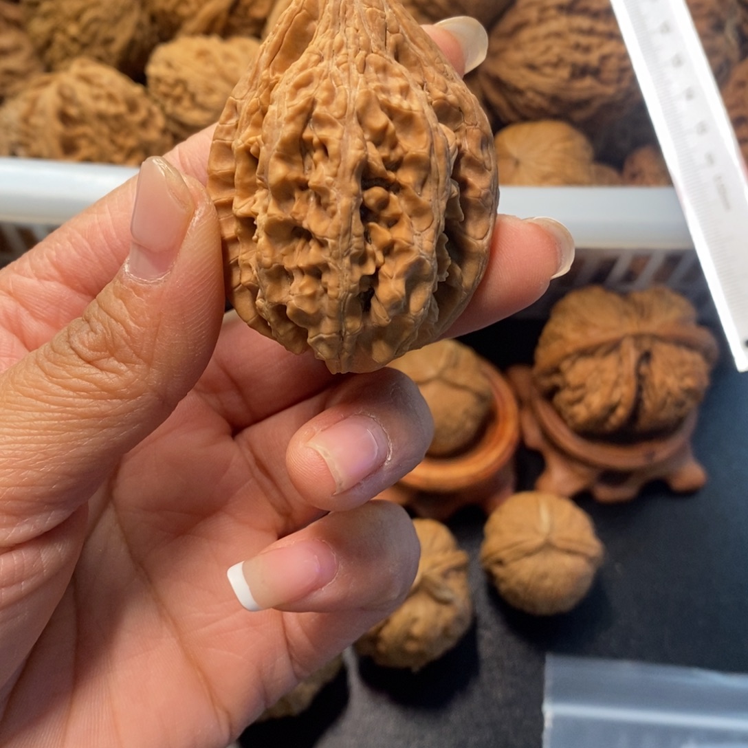 鲁***吃文玩核桃吊坠大沽石