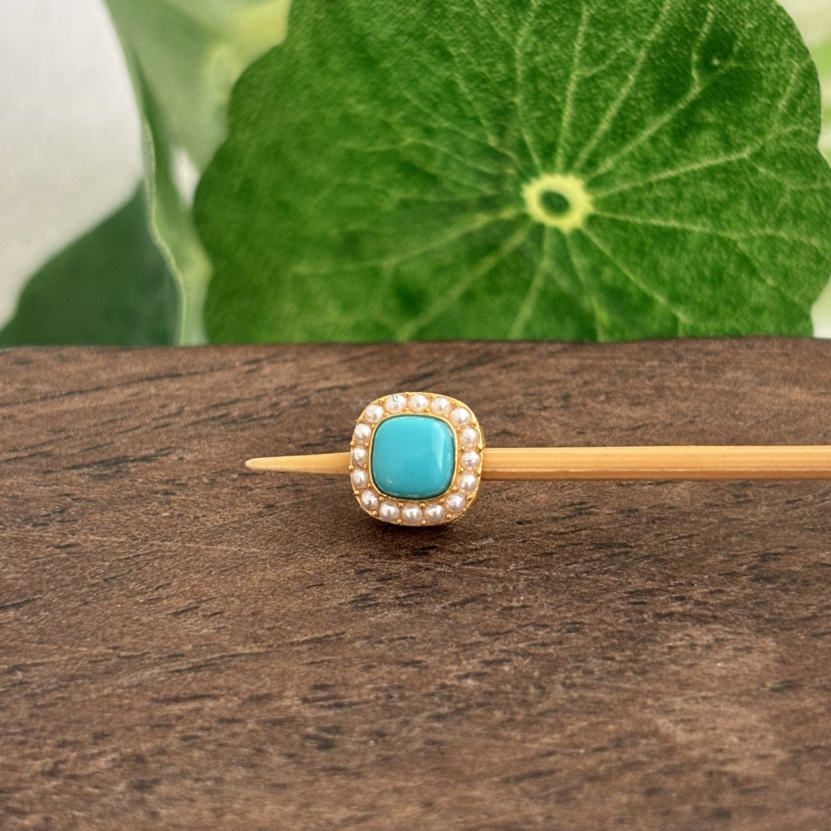 299｜天然绿松石18K金通孔配饰，尺寸约6.5×6.5×4mm，多样性发其一