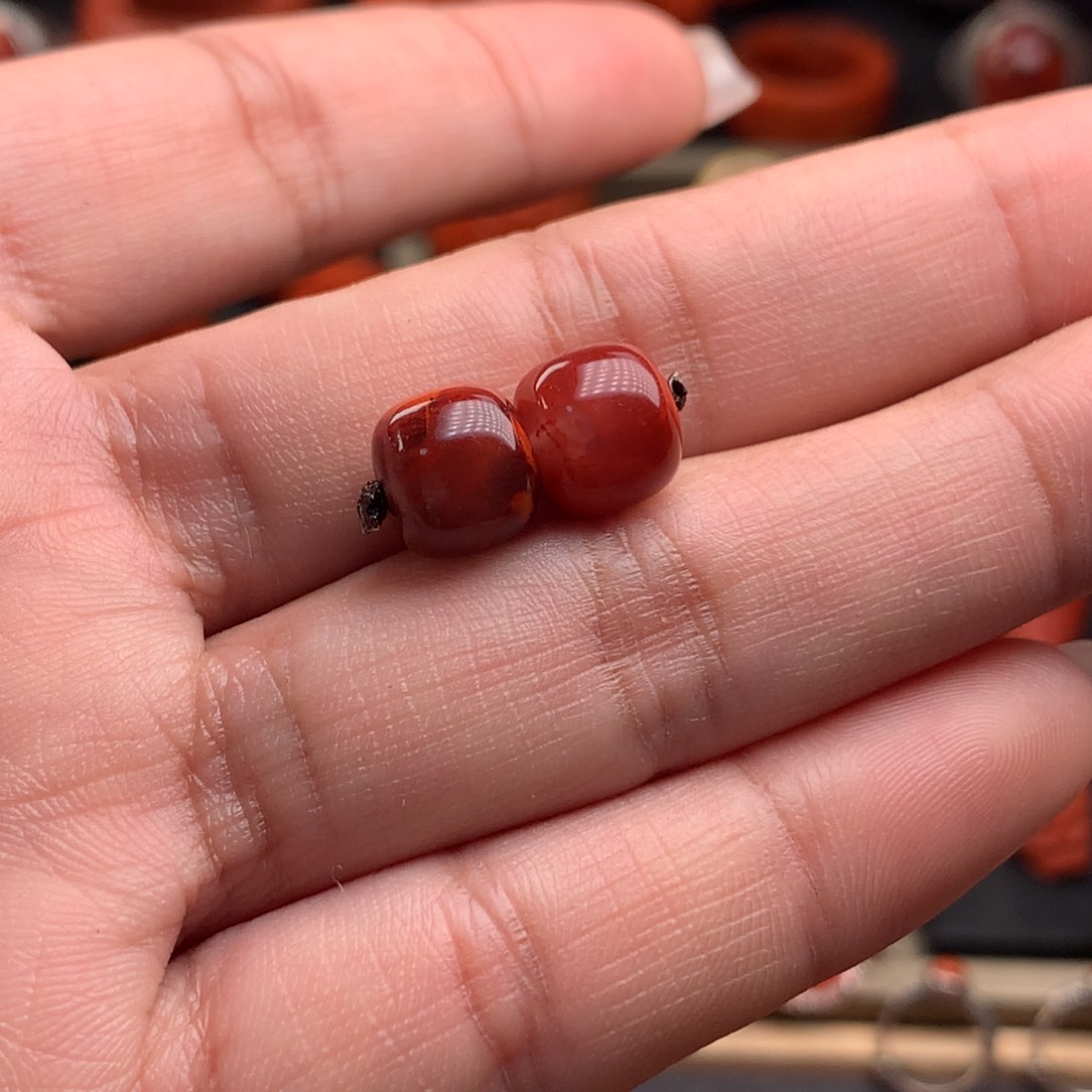 南红玛瑙牛血火焰对珠老型9未镶嵌