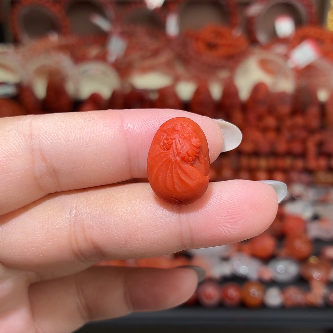南红玛瑙未镶嵌颈饰金鱼牌