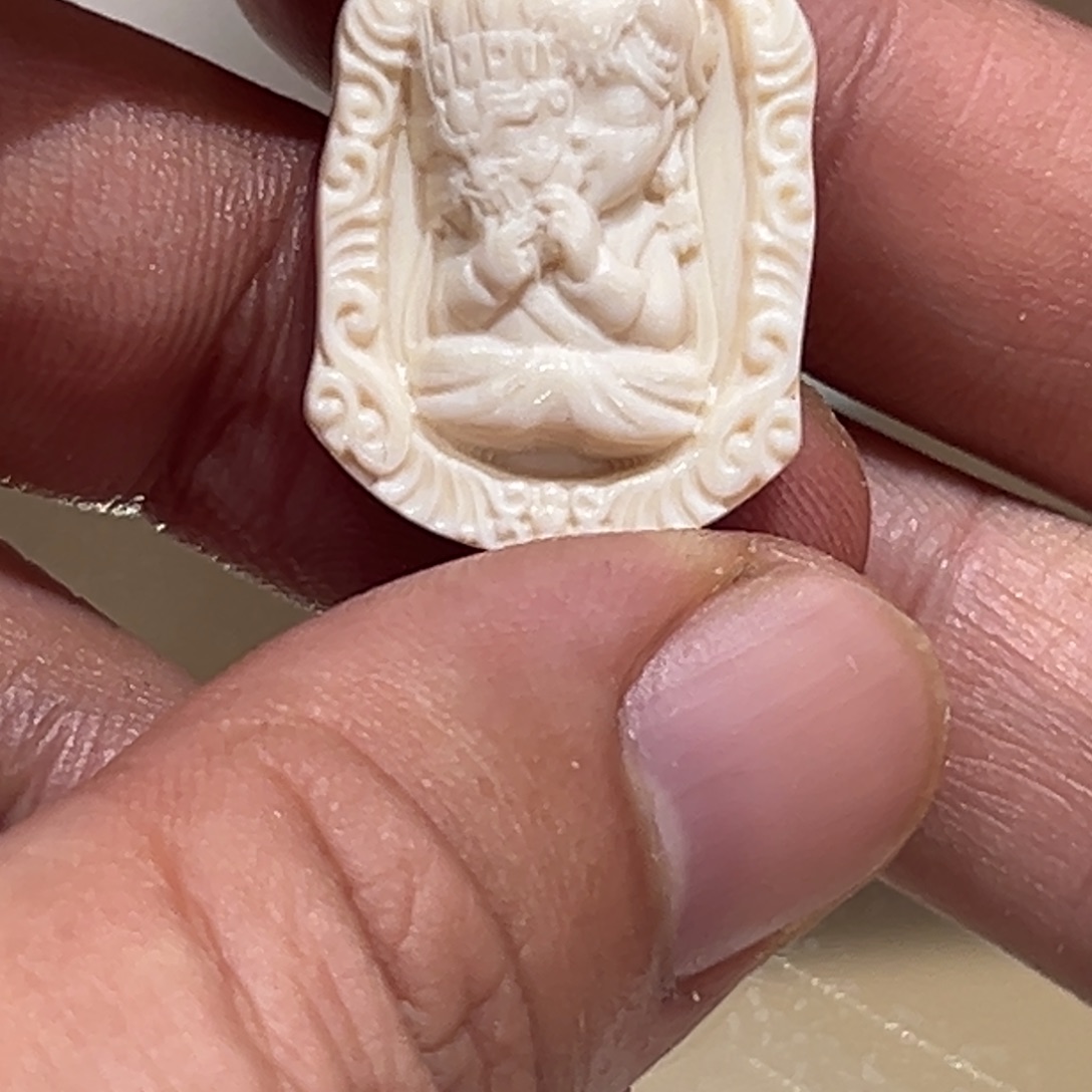 只买单纯的吊坠，没带链子，属的性质。