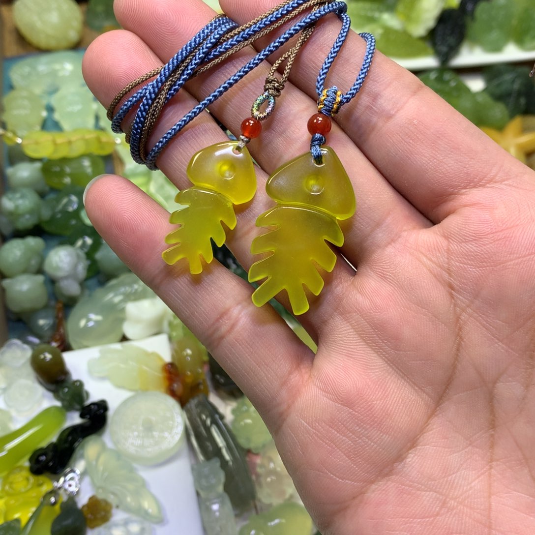 岫玉颈饰未镶嵌一对