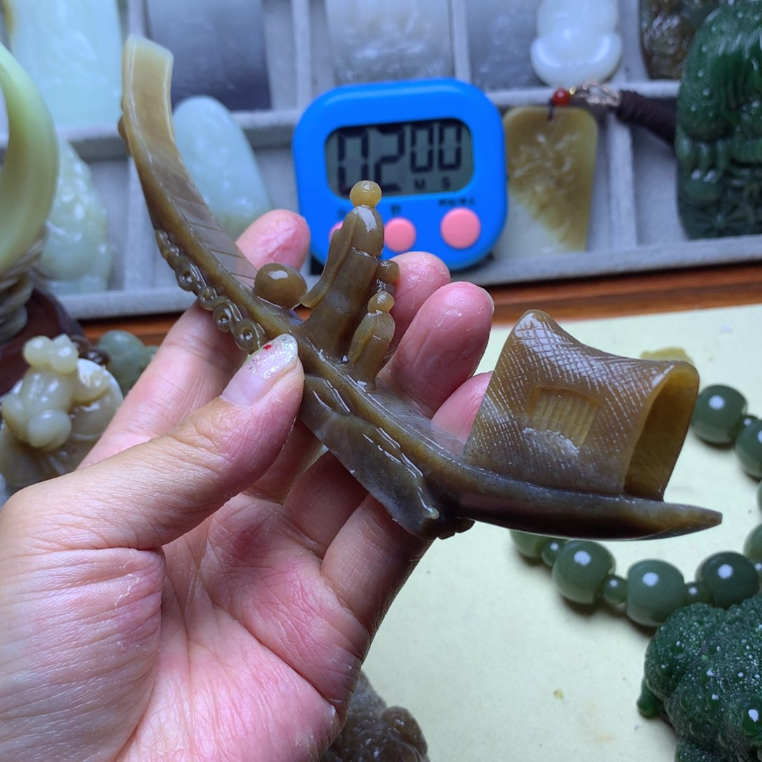 和田玉未镶嵌颈饰往****塔