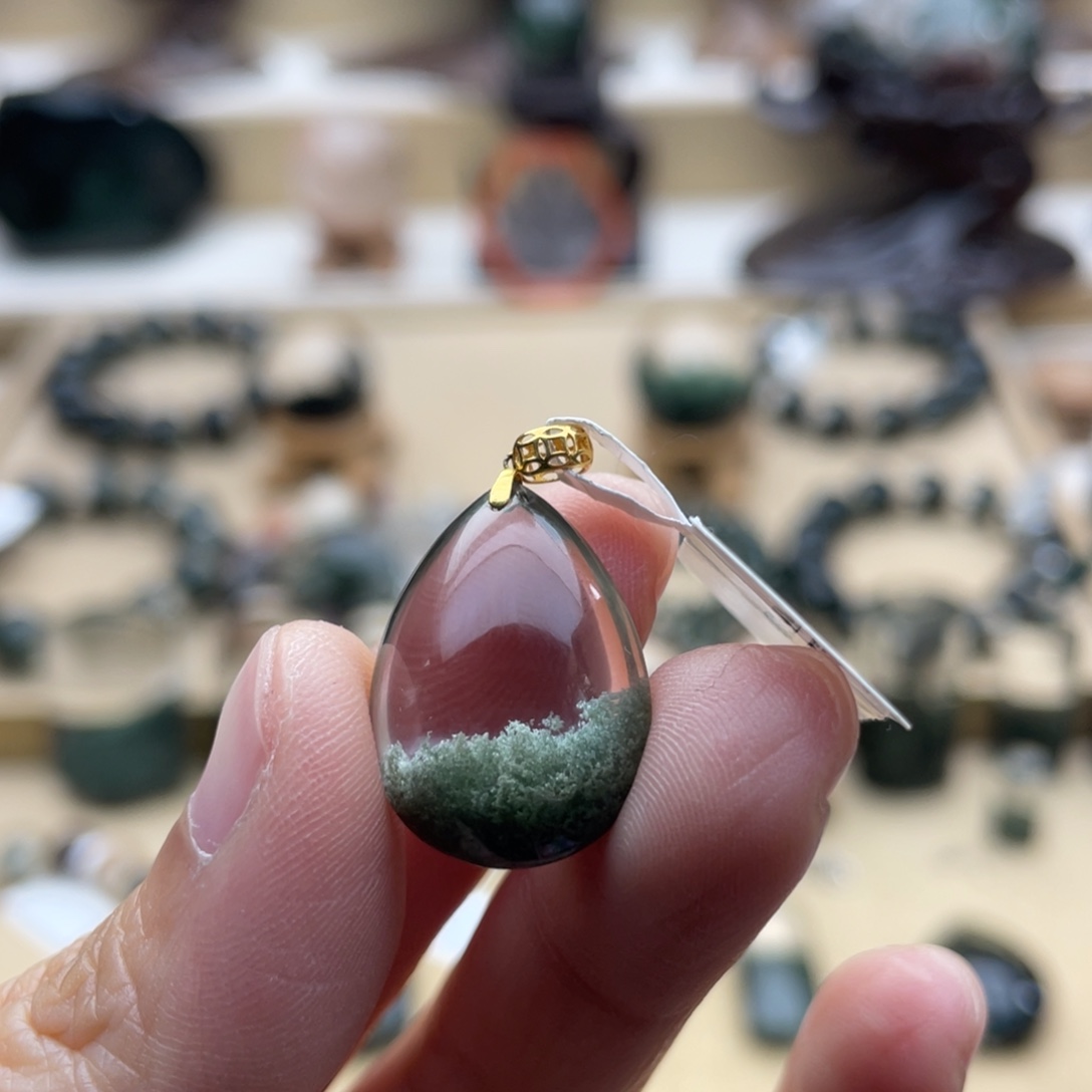 水晶颈饰18K金镶嵌绿幽灵吊坠