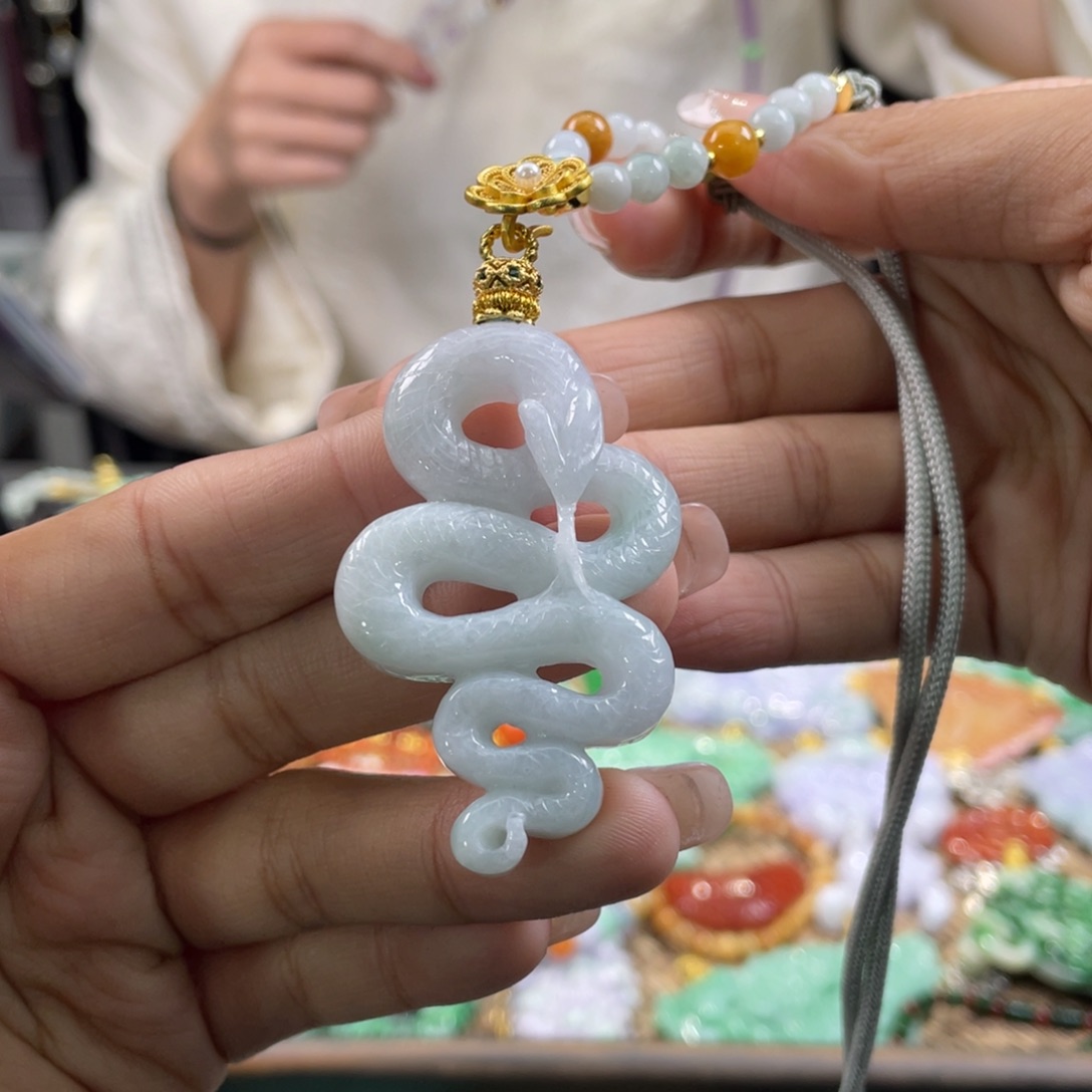 翡翠颈饰未镶嵌代编织