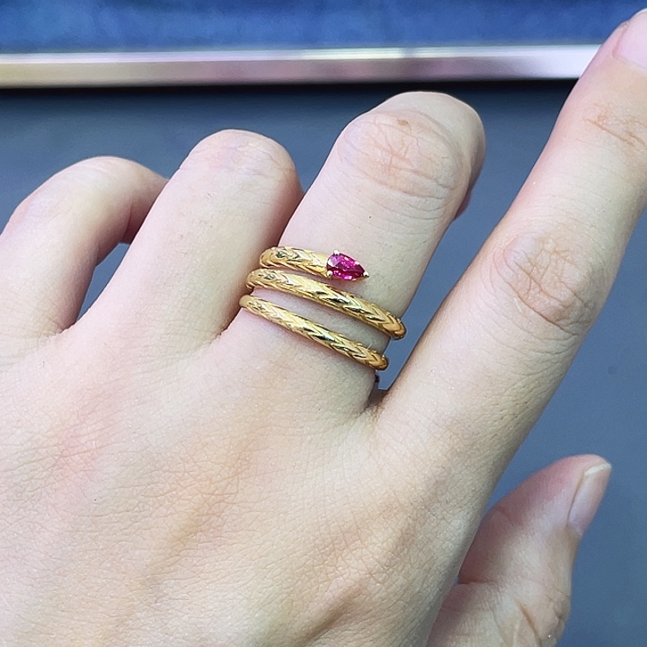 红宝石18K金镶嵌戒指0.38克拉无烧红宝石 3圈