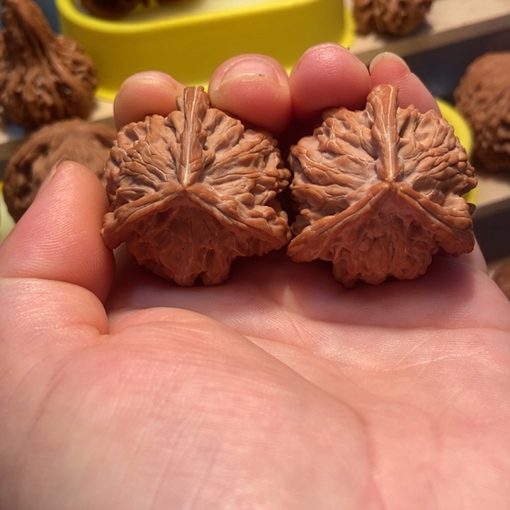 一****）文玩核桃三棱核桃