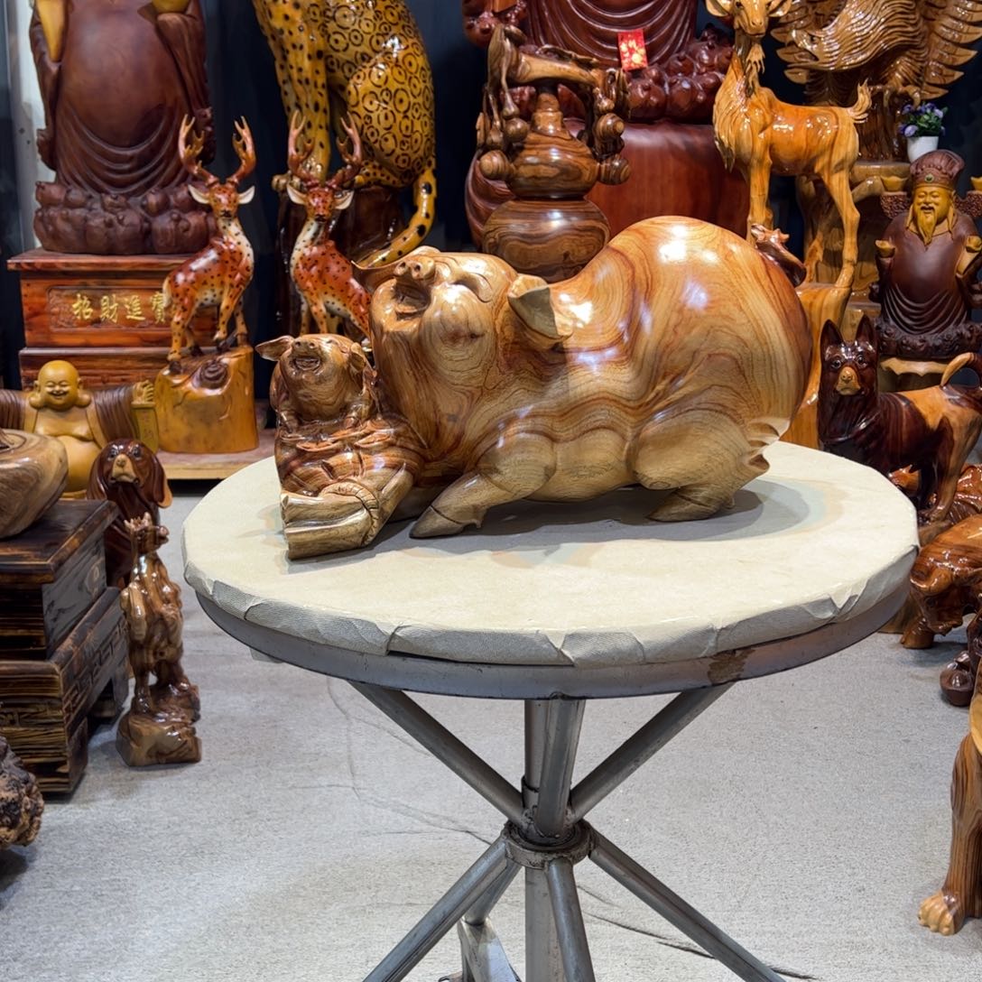 广***司香樟木香樟木材质猪摆件