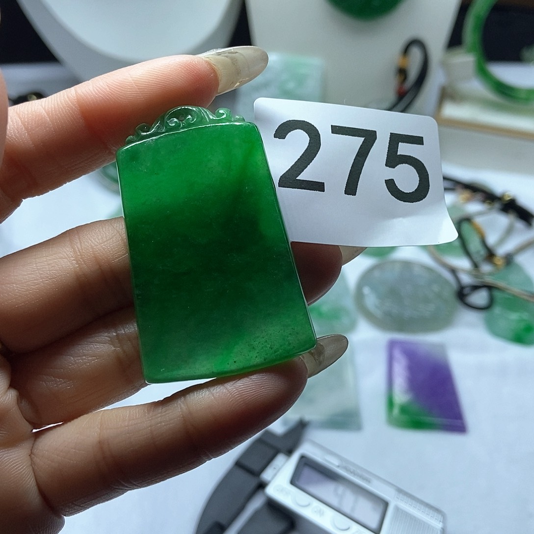 翡翠吊坠(赠链)未镶嵌