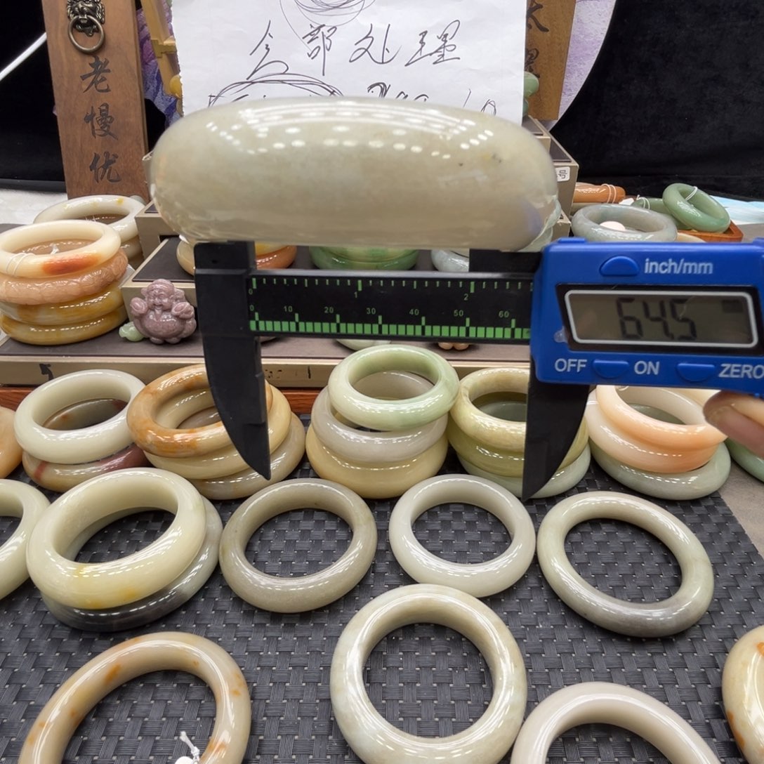 石英质玉未镶嵌手镯