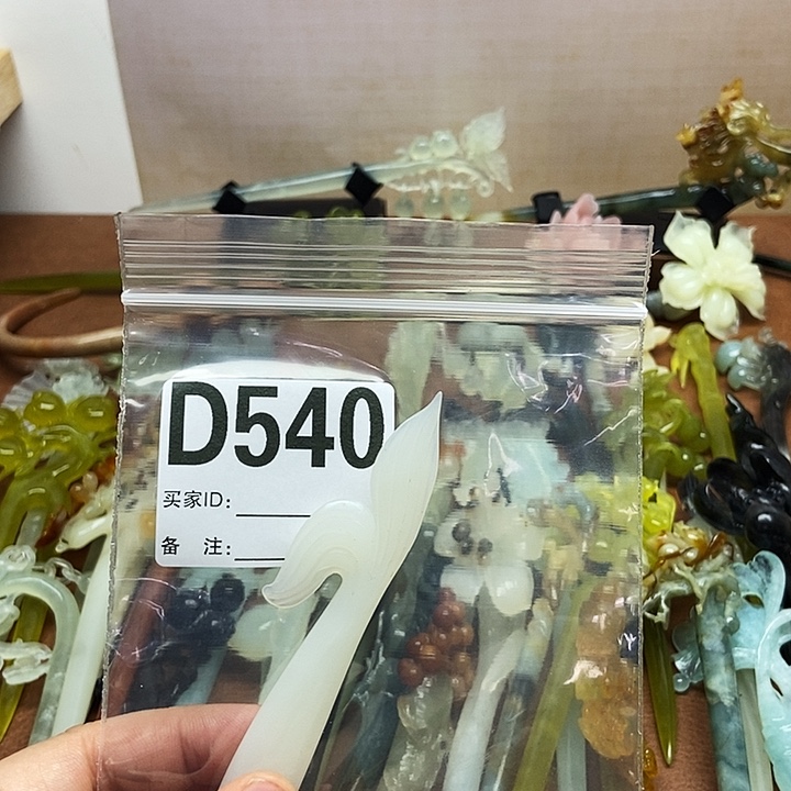 潇***雨蛇纹石玉未镶嵌发饰