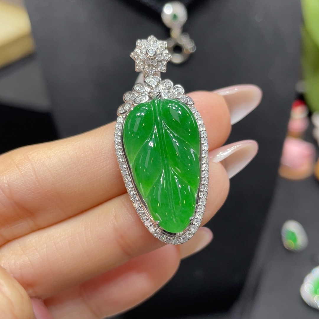 翡翠颈饰18K金镶嵌天然缅甸翡翠a货