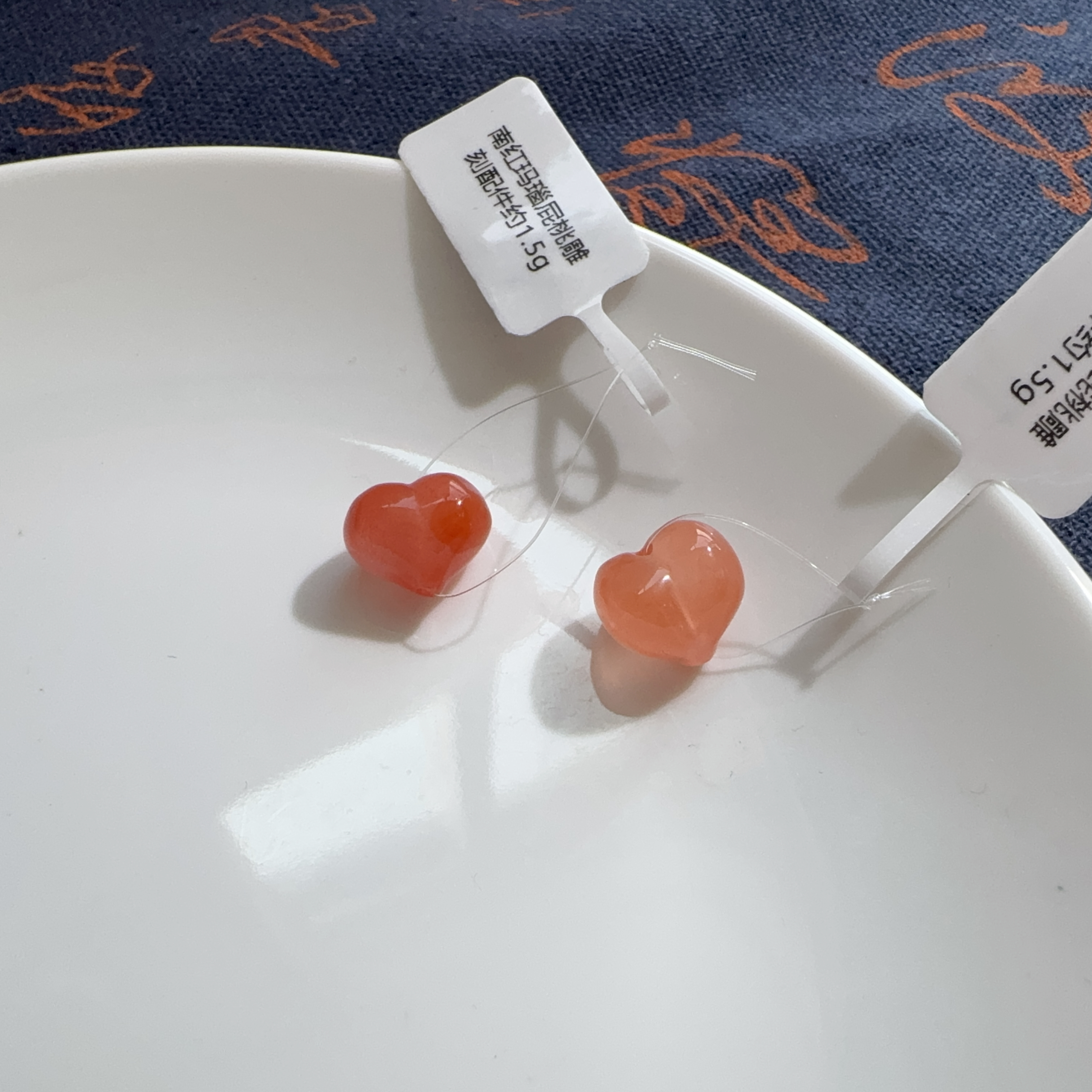 南红玛瑙屁桃雕刻配件约1.5g多样性发一