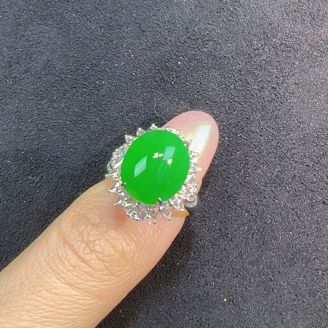 翡翠戒指18K金镶嵌蛋面