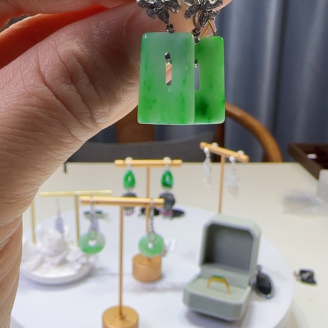 翡翠耳饰18K金镶嵌天然缅甸a货翡翠