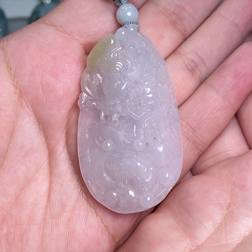 【闪购商品】翡翠未镶嵌颈饰。