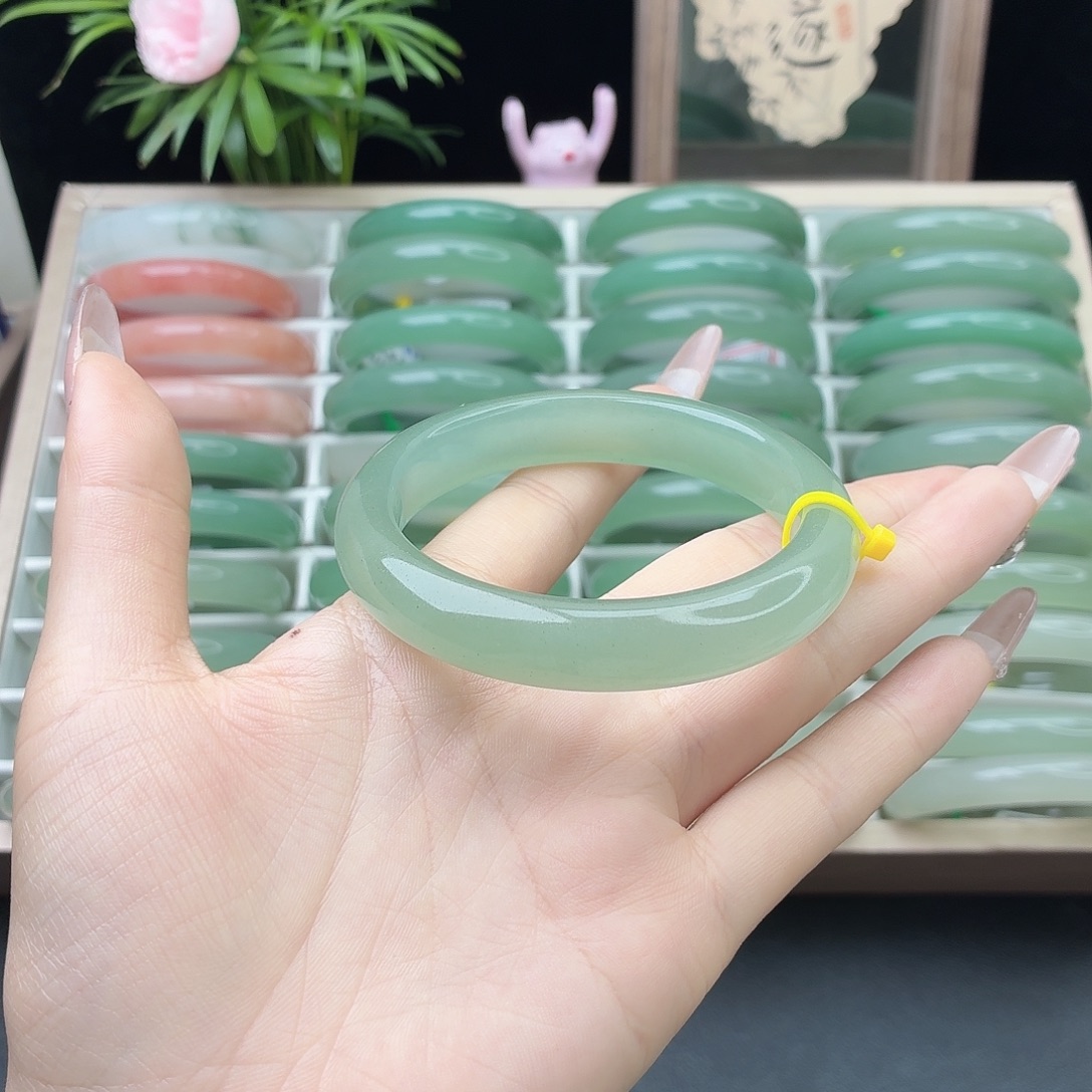 石英质玉未镶嵌手镯58