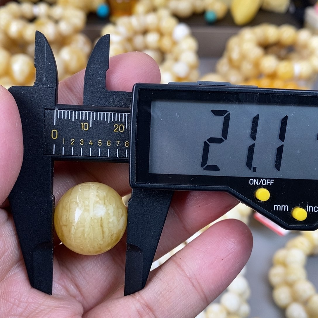 蜜蜡未镶嵌珠宝奇石5.2g