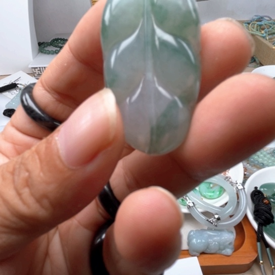 翡翠未镶嵌颈饰翡翠高冰飘花叶子