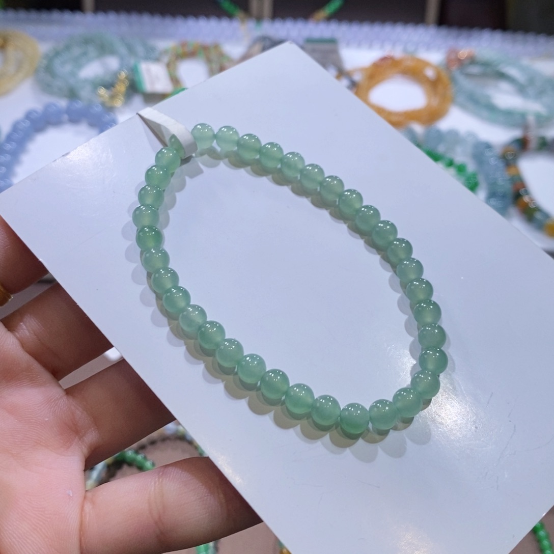 翡翠手链未镶嵌芙蓉底晴绿