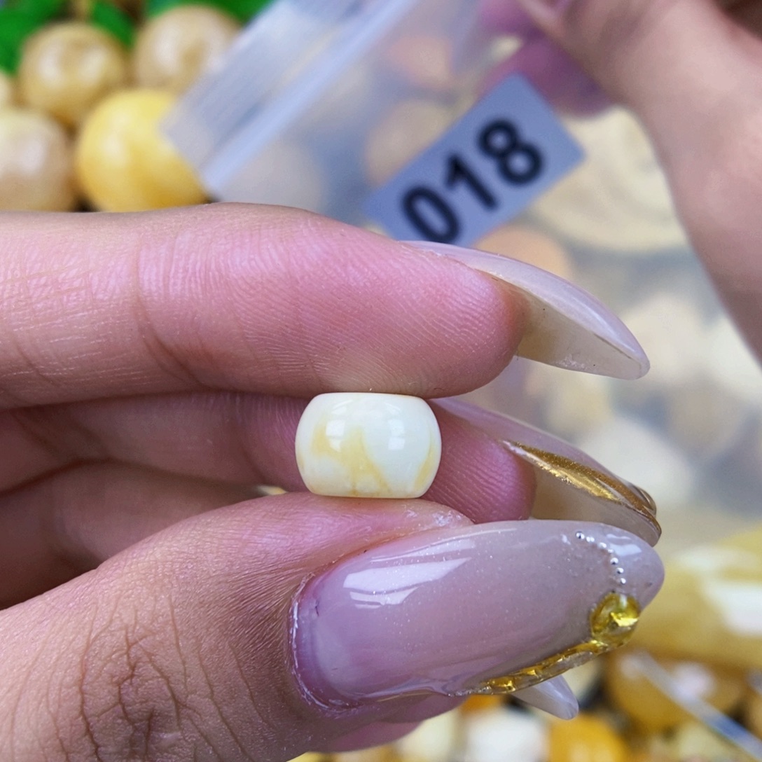 琥珀未镶嵌珠宝奇石9.8 皮色