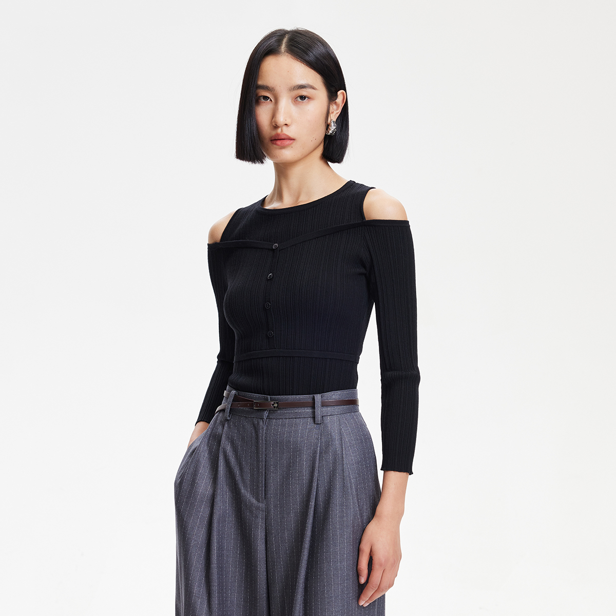 【达人专属】Vero Moda针织衫挖肩设计纽扣装饰七分袖325124059