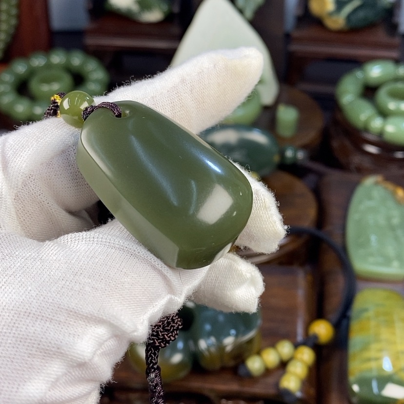 【闪购商品】岫岩老玉（透闪石质玉）颈饰未镶嵌