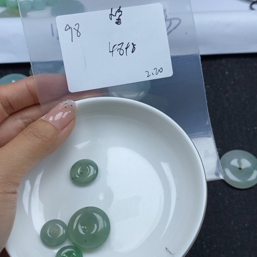 【闪购商品】翡翠颈饰未镶嵌小**贝