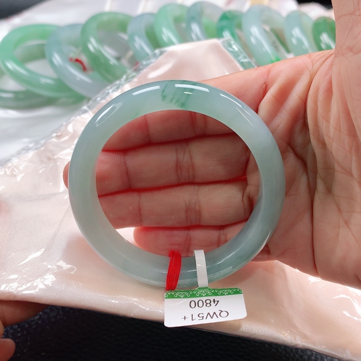 翡翠手镯未镶嵌51525252