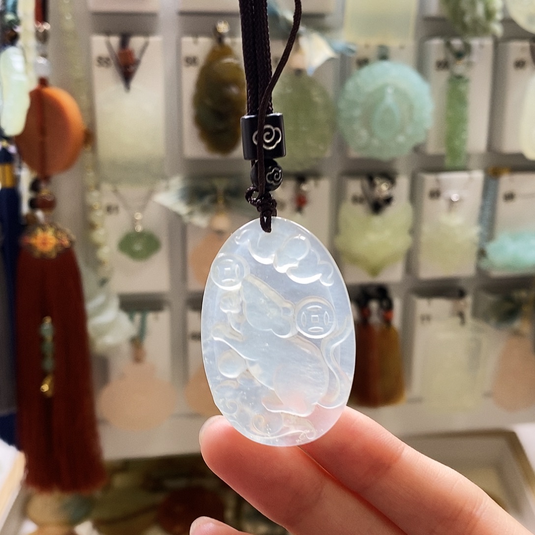 蛇纹石玉未镶嵌颈饰