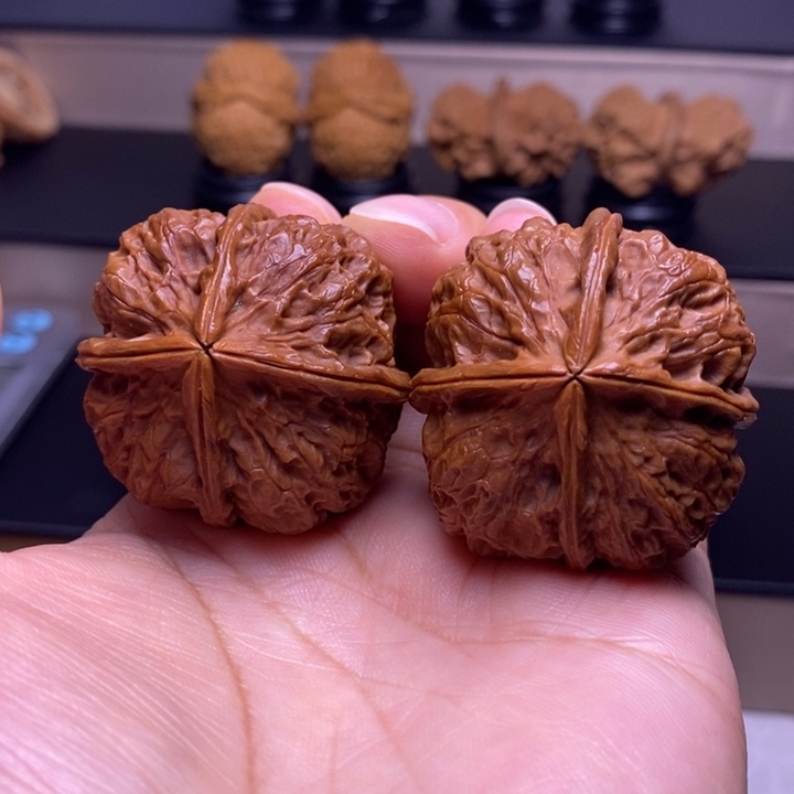 文玩核桃把件洛神牡丹四楞27