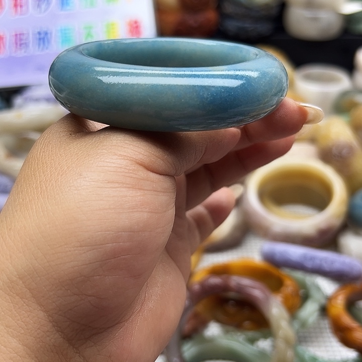 石英岩玉手镯未镶嵌布*