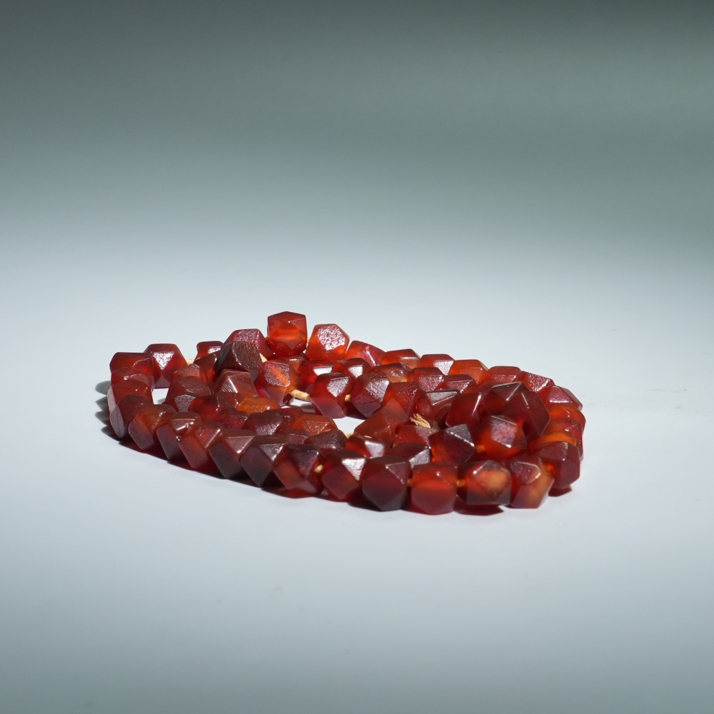 lot11539 明代 糖八棱珠串