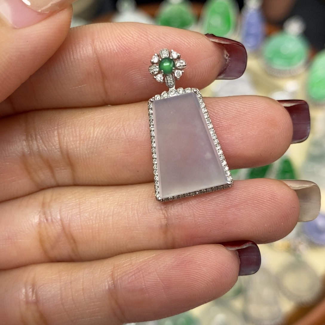 翡翠颈饰18K金镶嵌A货翡翠