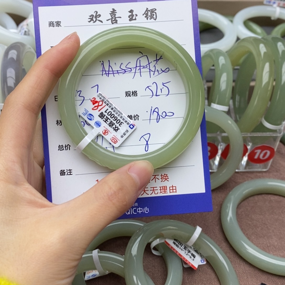 和田玉手镯未镶嵌麻****）