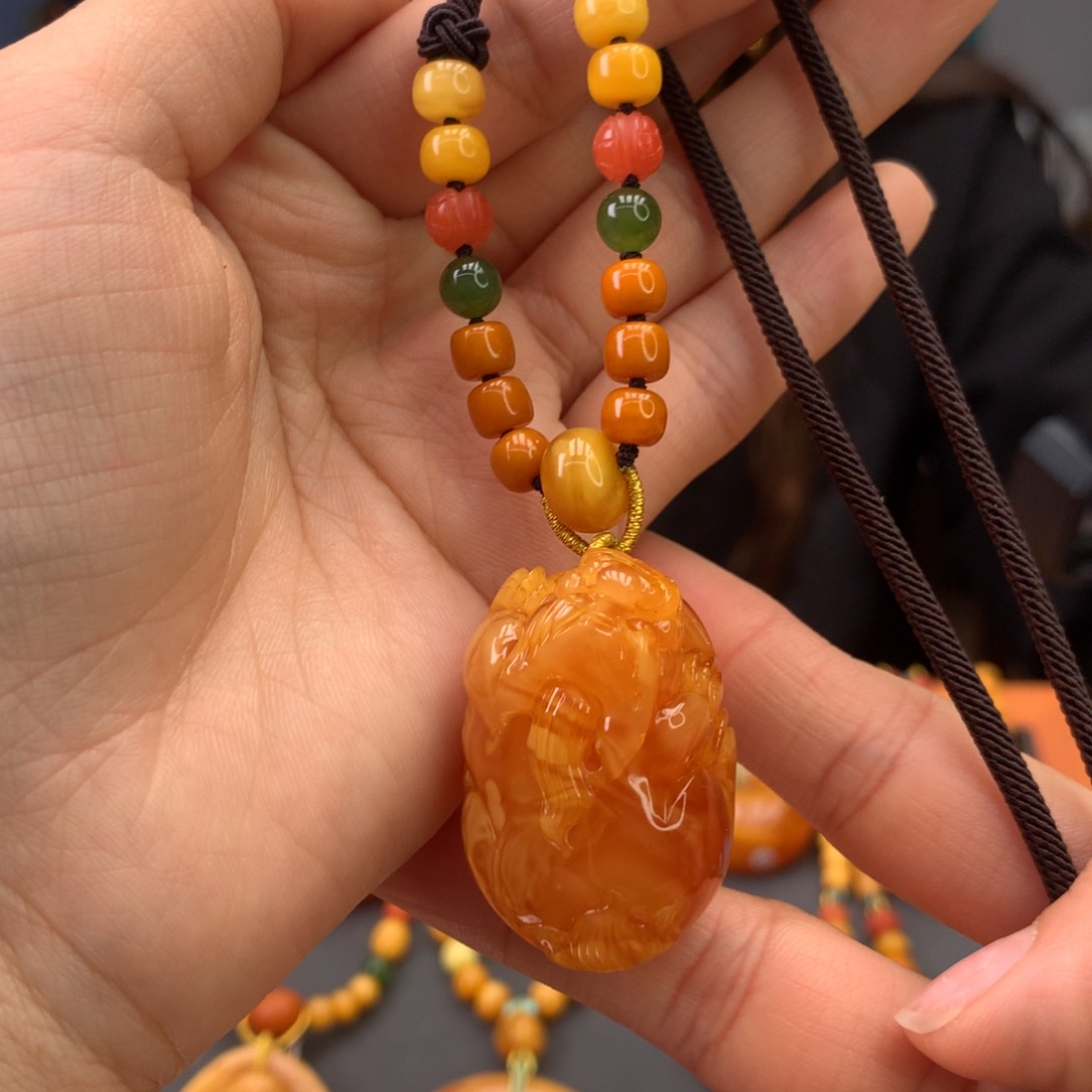 蜜蜡颈饰未镶嵌貔貅