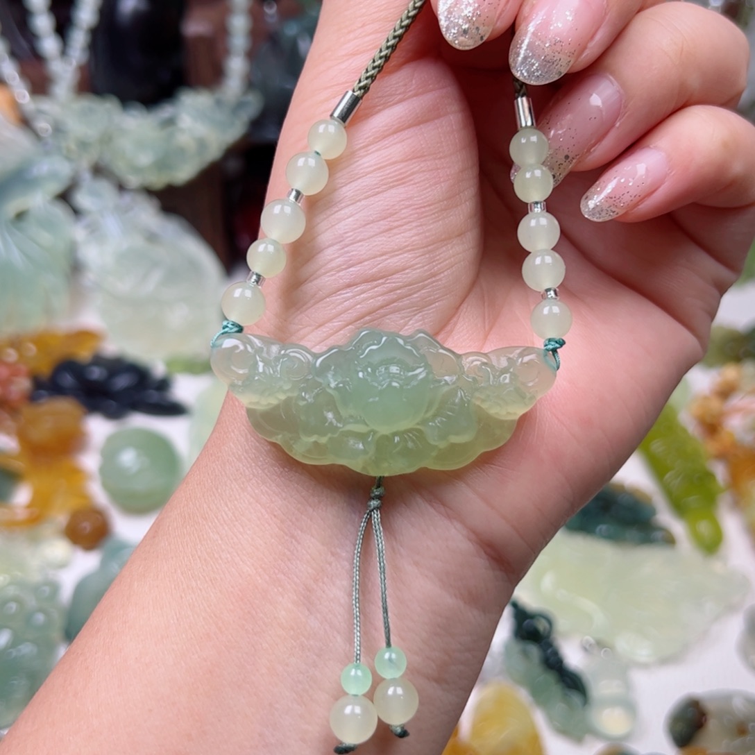 未镶嵌蛇纹石玉颈饰