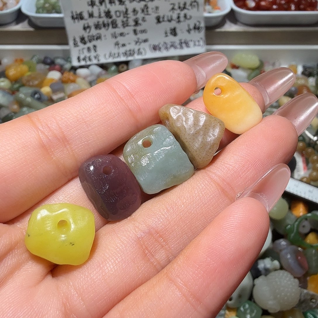 和田玉未镶嵌珠宝奇石