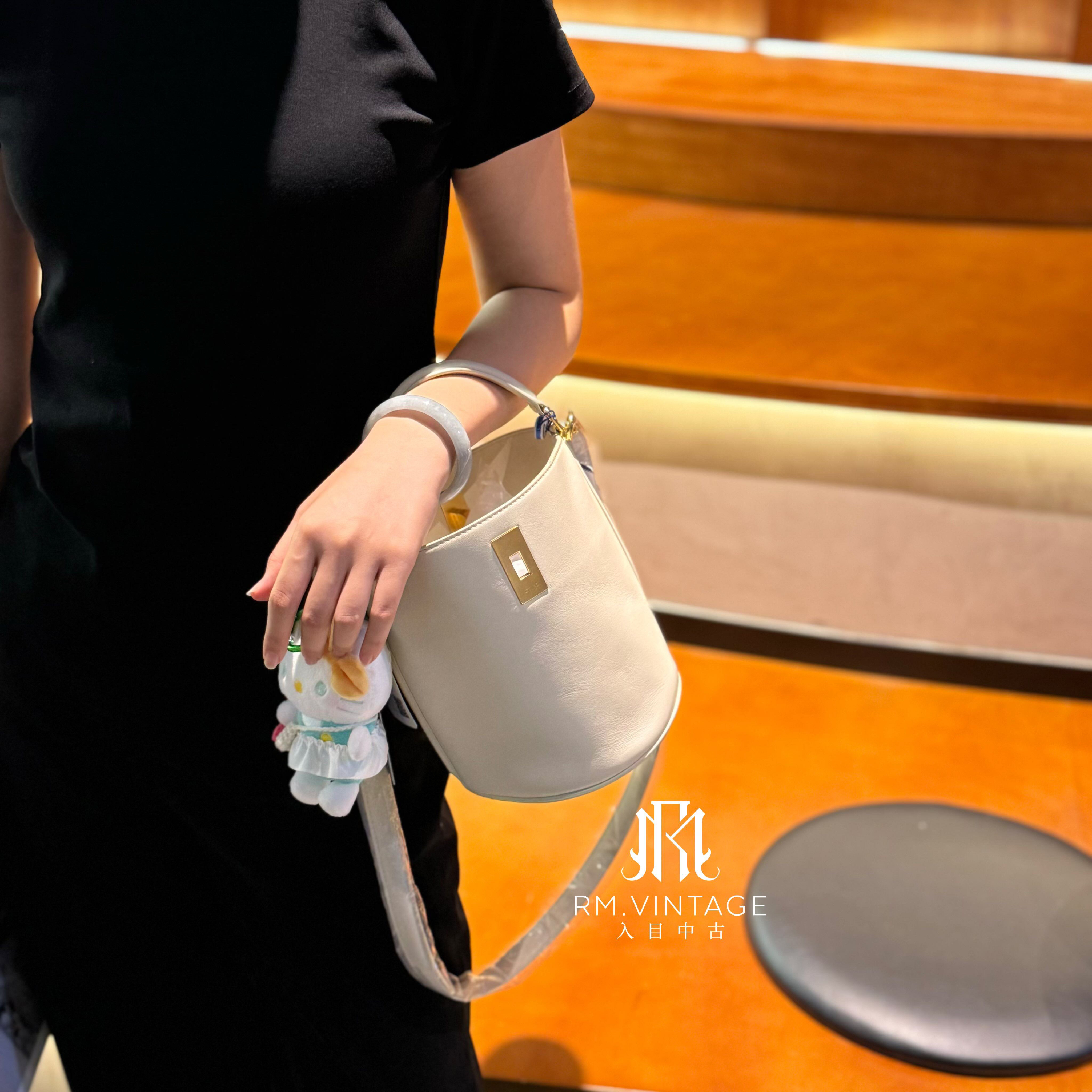 95新 Celine/思琳 入目 白色水桶斜挎包 12688