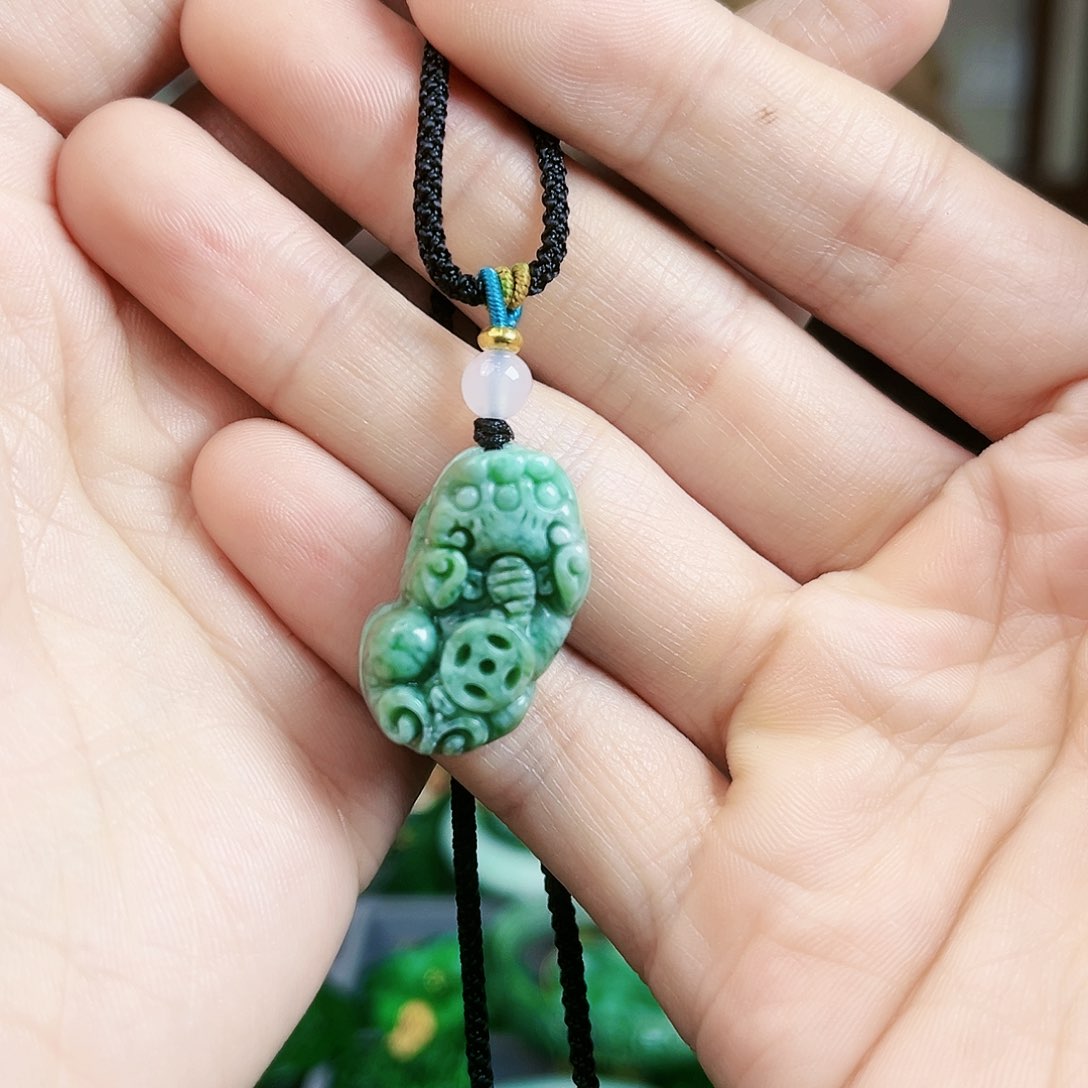 翡翠颈饰未镶嵌吊坠