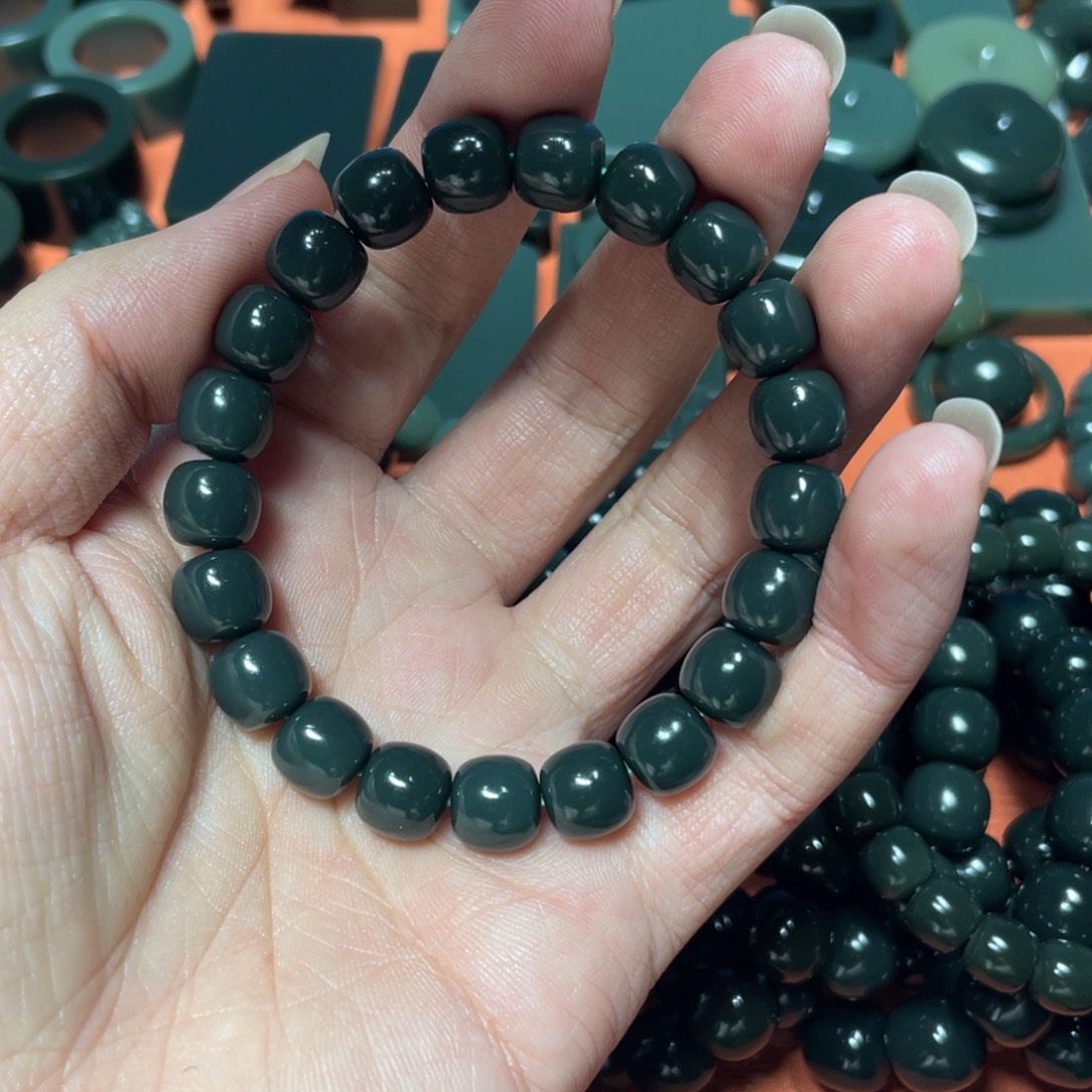 L***3和田玉未镶嵌颈饰