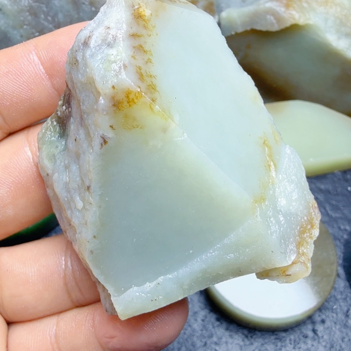 和田玉（糖玉）未镶嵌珠宝奇石