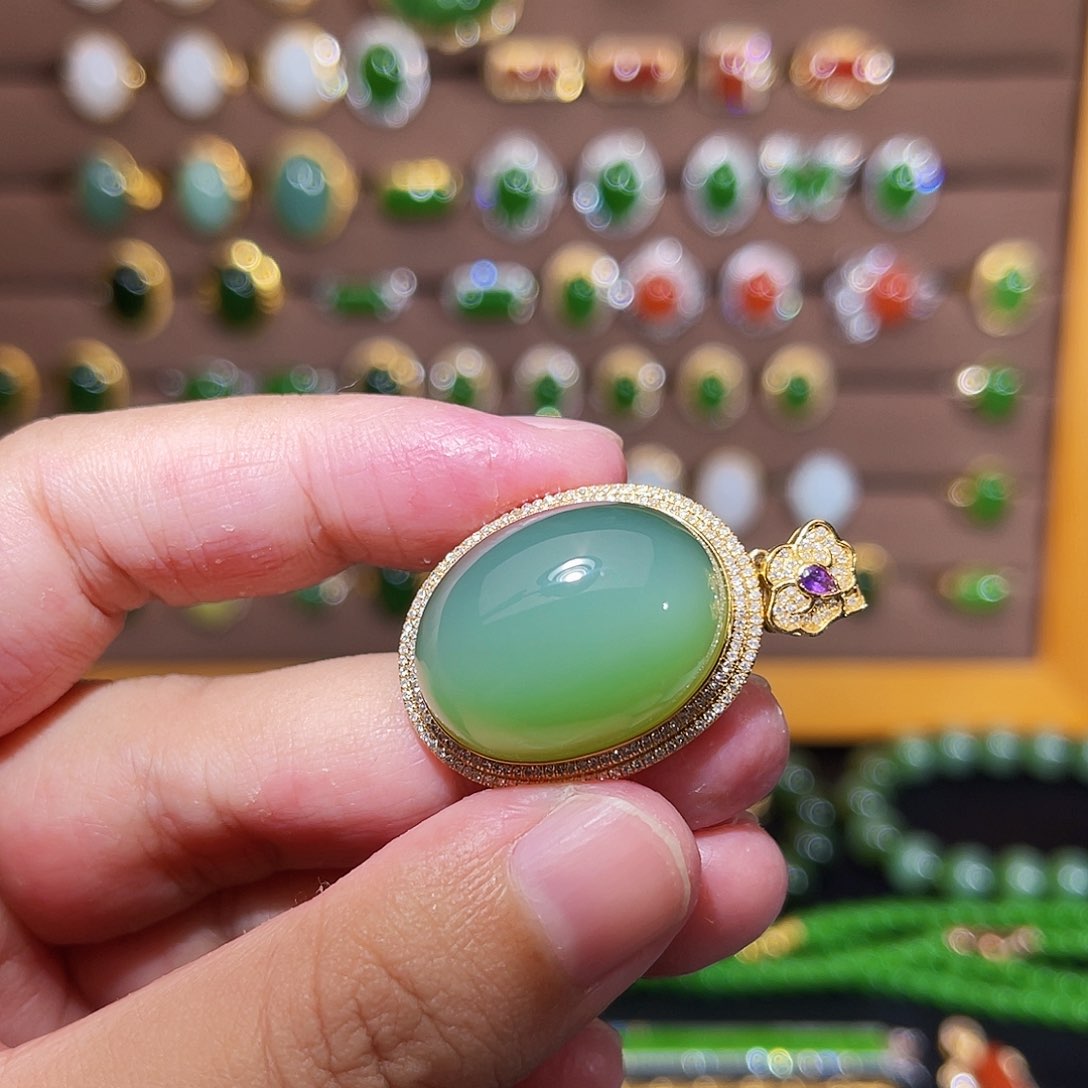 和田玉颈饰18K金镶嵌