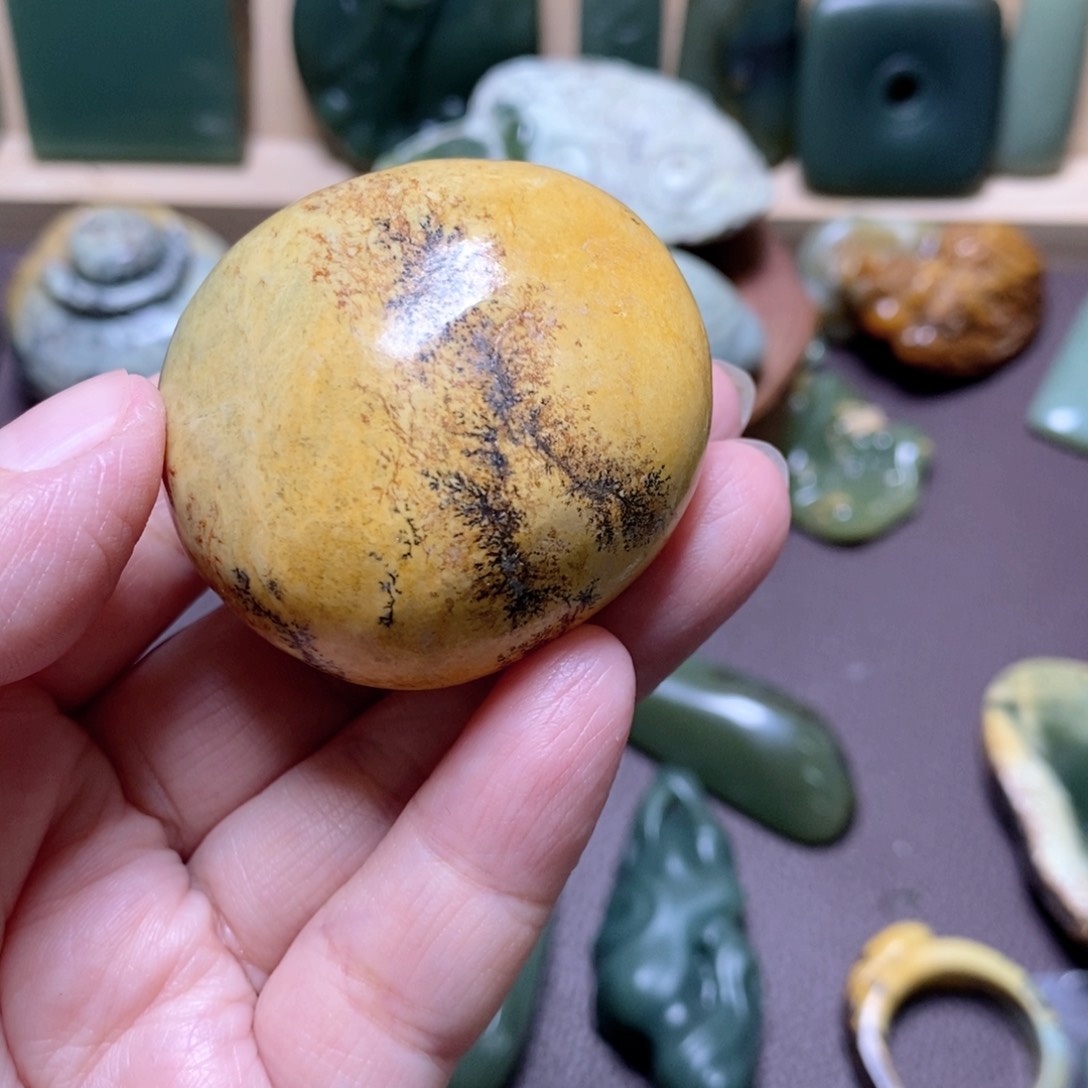 岫岩河磨玉（透闪石质玉）挂件未镶嵌龙*